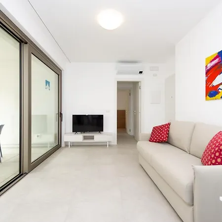 Ariston Teatro Luxury شقة غرادو